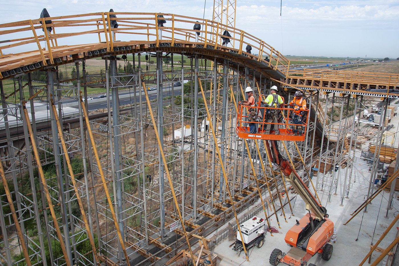 Workers constructing the arches at the San Joaquin River Viaduct